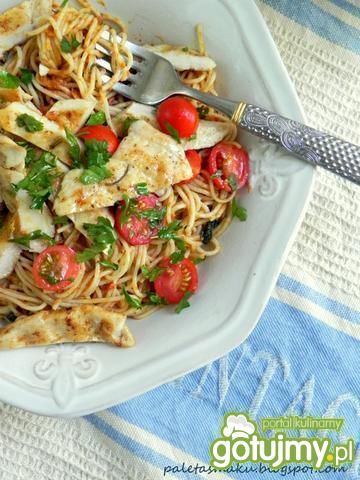 Anielski makaron pomidorowy z kurczakiem Anielski makaron pomidorowy z kurczakiem