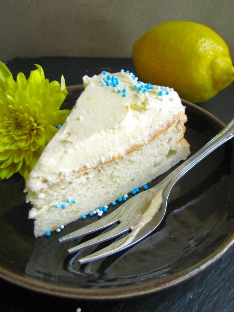 Anielskie ciasto szyfonowe z cytrynową nutą Anielskie ciasto szyfonowe z cytrynową nutą