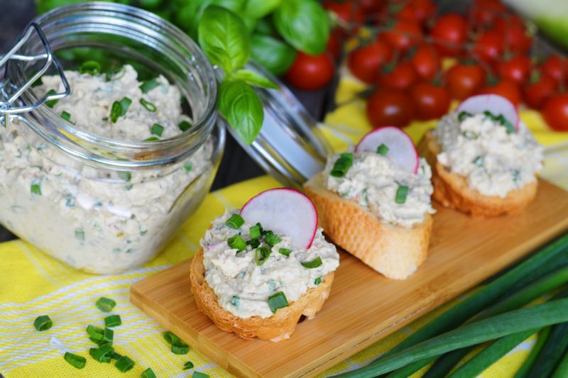 Aromatyczna jajeczna pasta z wędzoną makrelą Aromatyczna jajeczna pasta z wędzoną makrelą