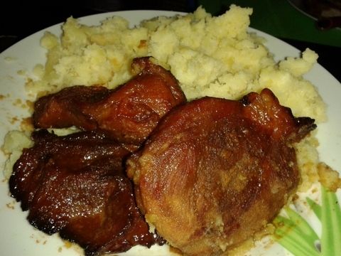 Aromatyczna karkówka w sosie miodowo-śliwkowym