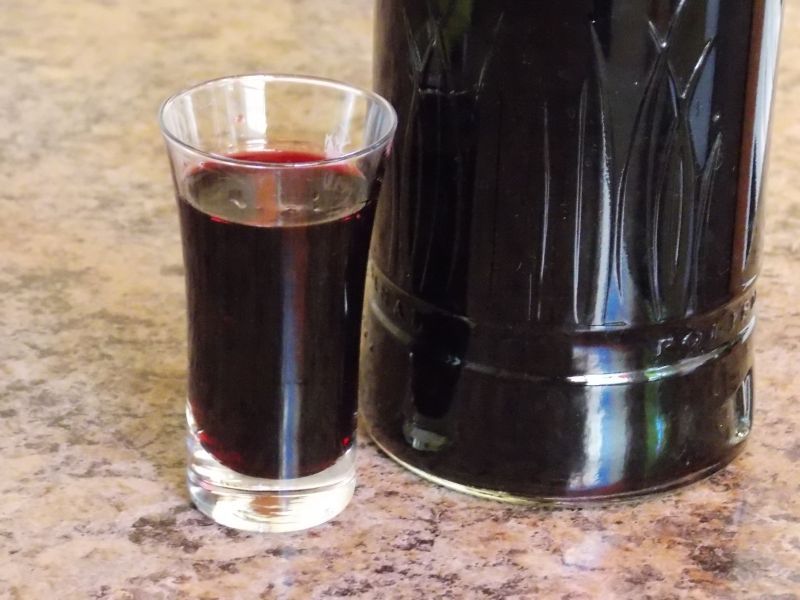 Aromatyczna nalewka z aronii Aromatyczna nalewka z aronii