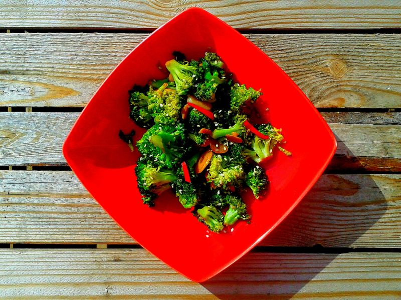 Aromatyczne brokuły w stylu azjatyckim Aromatyczne brokuły w stylu azjatyckim