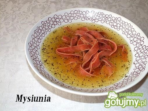 Aromatyczny rosołek z domowym tagliatele