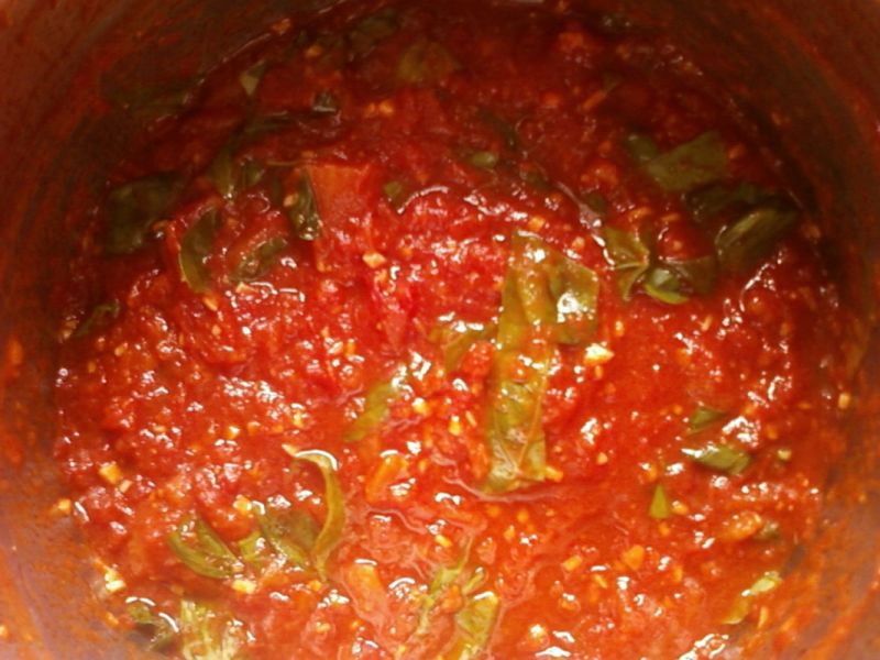 Aromatyczny sos pomidorowy do pizzy i spaghetti  