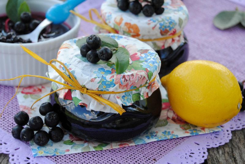 Aronia w rumie do deserów Aronia w rumie do deserów