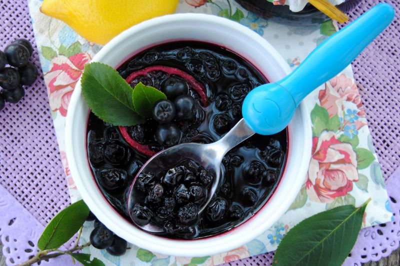 Aronia w rumie do deserów Aronia w rumie do deserów