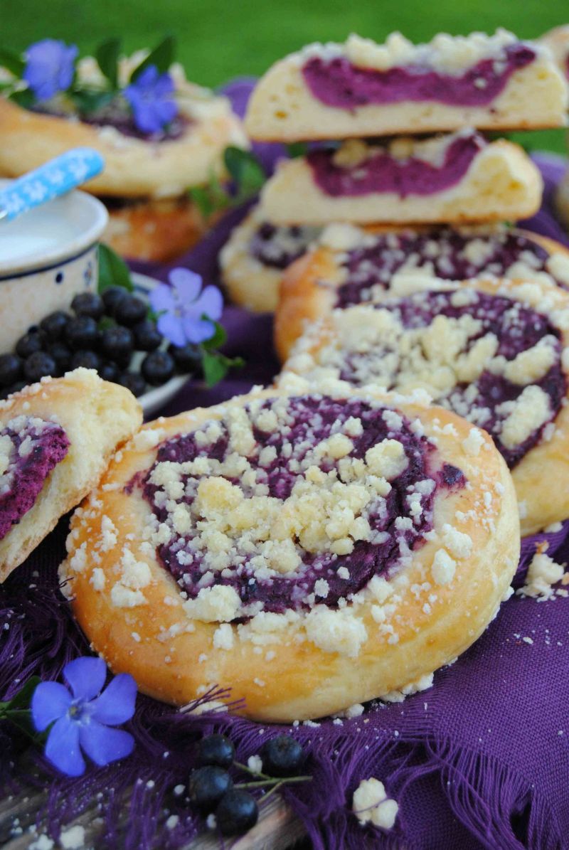 Aroniowe drożdżówki