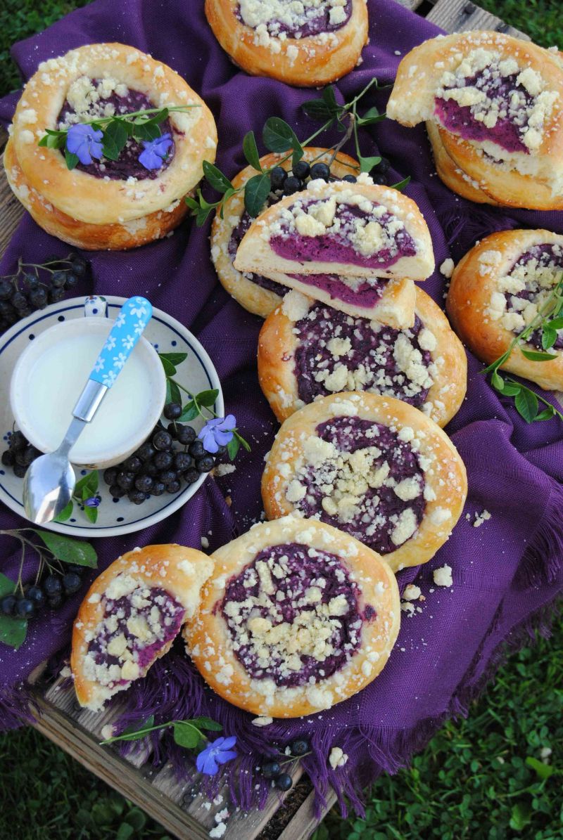 Aroniowe drożdżówki