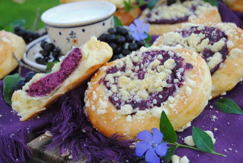 Aroniowe drożdżówki