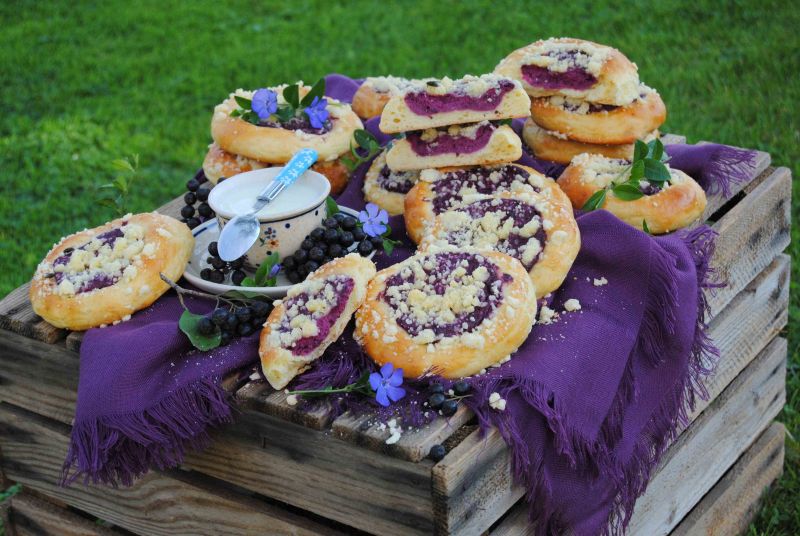 Aroniowe drożdżówki