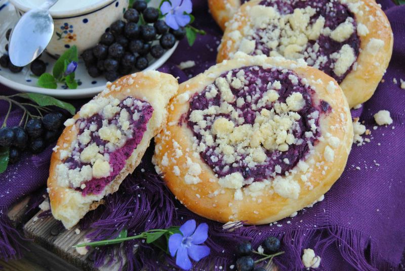 Aroniowe drożdżówki