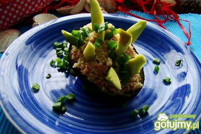 Awokado nadziewane kuskusem z tuńczykiem