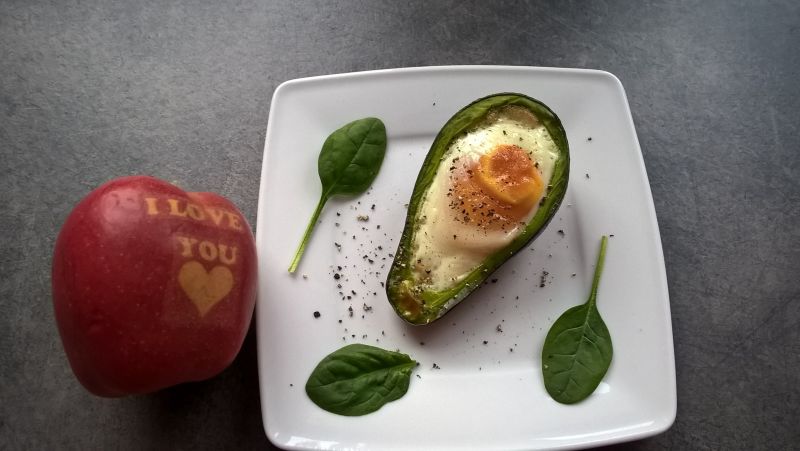 Awokado zapiekane z jajkiem