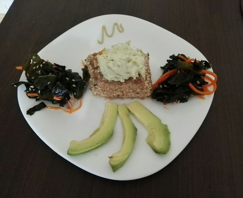 Azjatycki tuńczyk w sosie z awokado Azjatycki tuńczyk w sosie z awokado