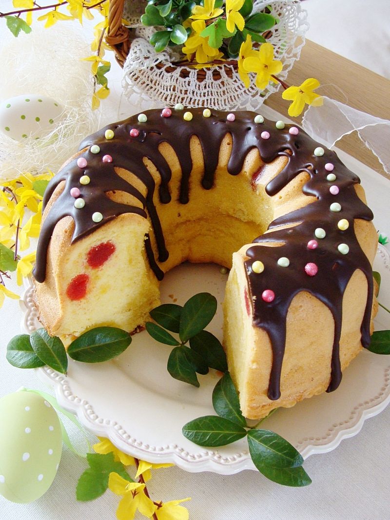 Baba z kuleczkami marcepanowymi