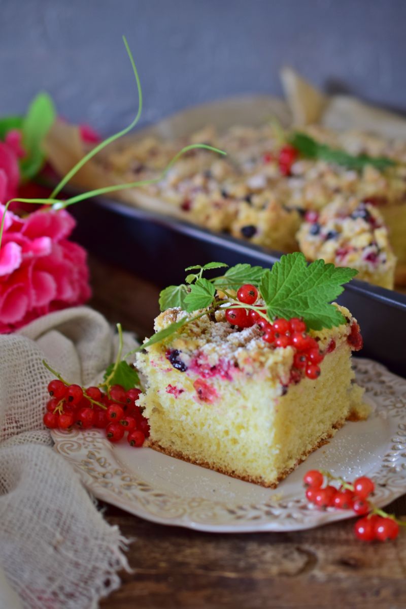 Babcine ciasto drożdżowe z porzeczkami