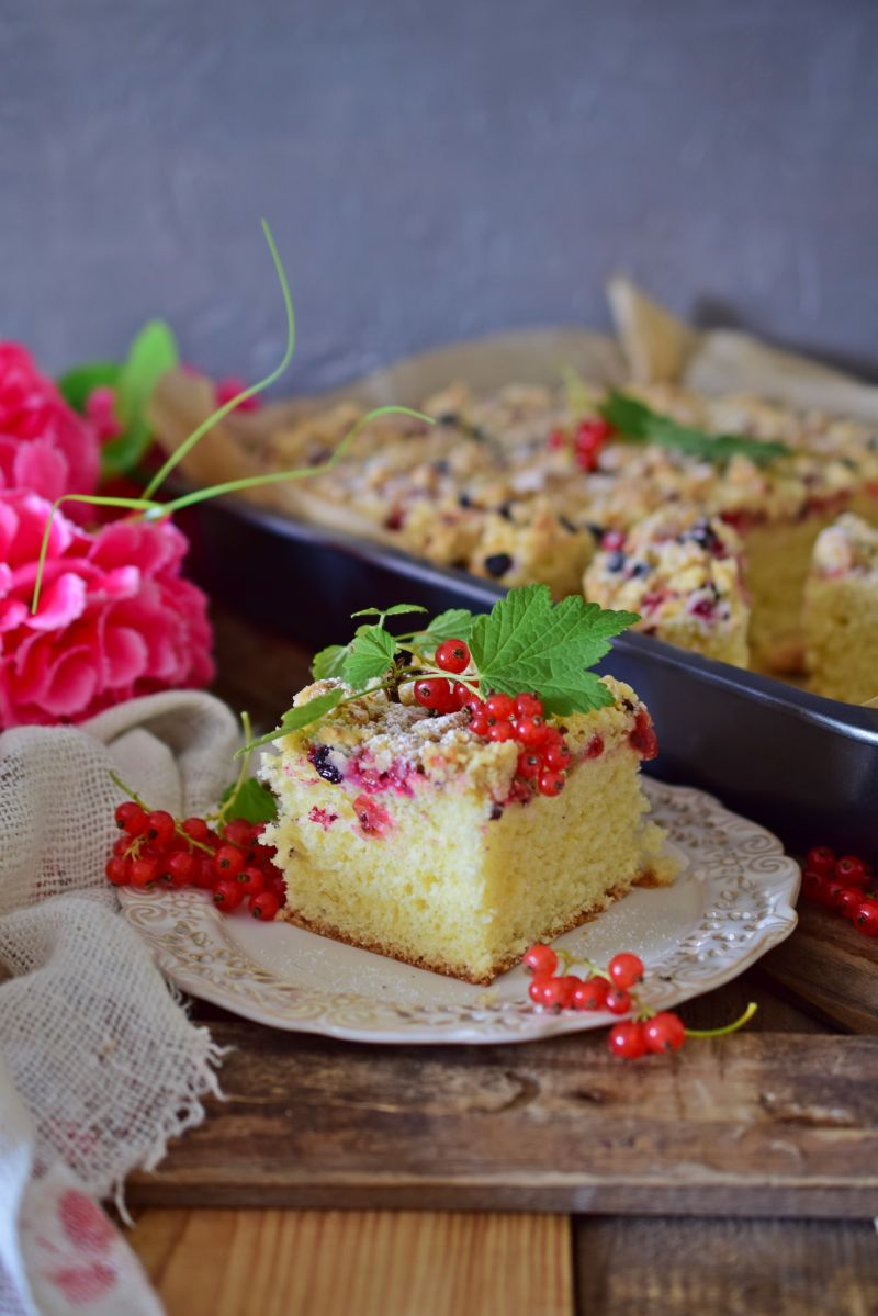 Babcine ciasto drożdżowe z porzeczkami
