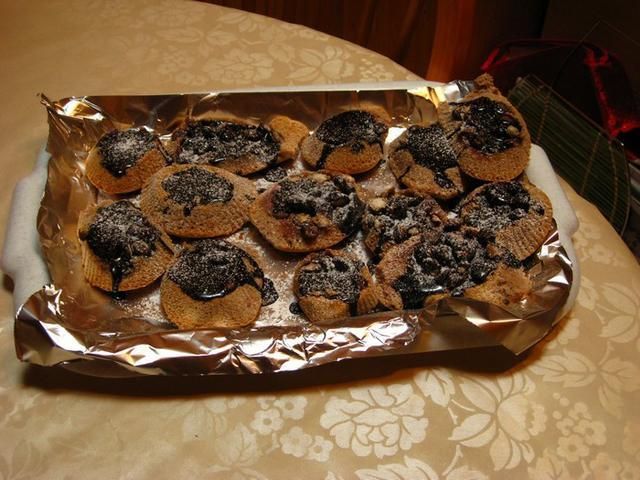 Babeczki biszkoptowe z lentilkami Babeczki biszkoptowe z lentilkami