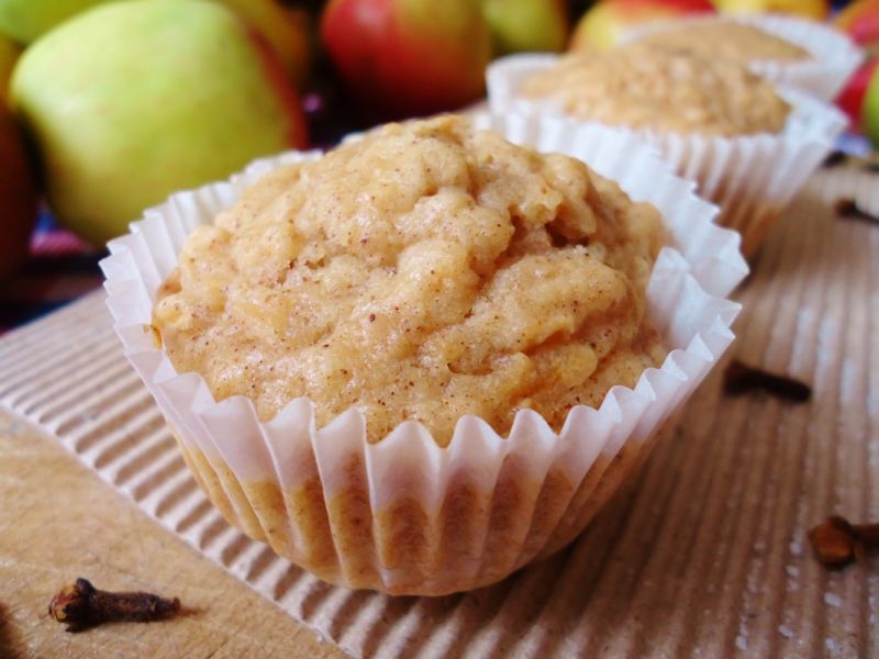 Babeczki cynamonowe z jabłkiem i gruszką Babeczki cynamonowe z jabłkiem i gruszką