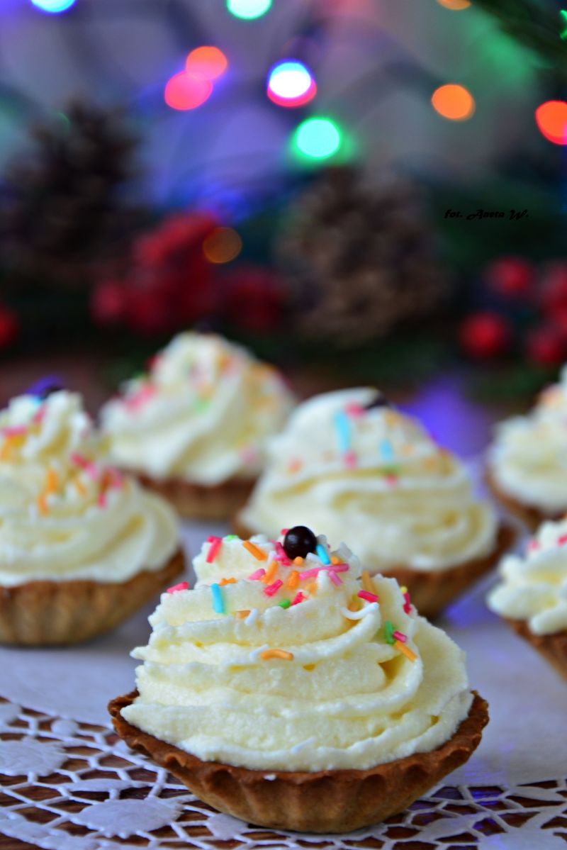 Babeczki cynamonowe z kremem z czekoladą  Babeczki cynamonowe z kremem z czekoladą