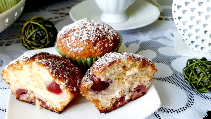 Babeczki cytrynowe z czereśnią Babeczki cytrynowe z czereśnią