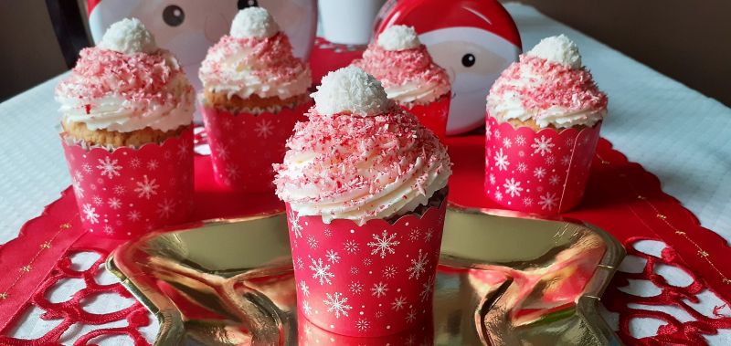 Babeczki czapki Mikołaja  Babeczki czapki Mikołaja