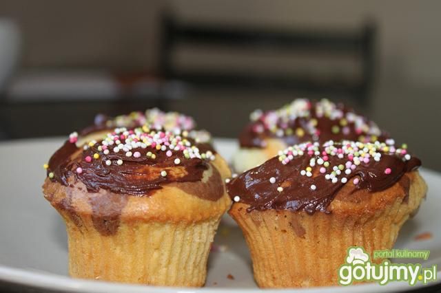 Babeczki czarno - białe  Babeczki czarno - białe