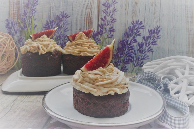 Babeczki czekoladowe z kremem Babeczki czekoladowe z kremem