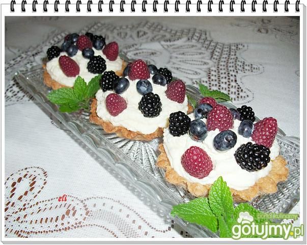 Babeczki Eli z owocami leśnymi