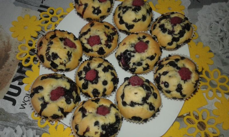 Babeczki jagodowo - malinowe Babeczki jagodowo - malinowe