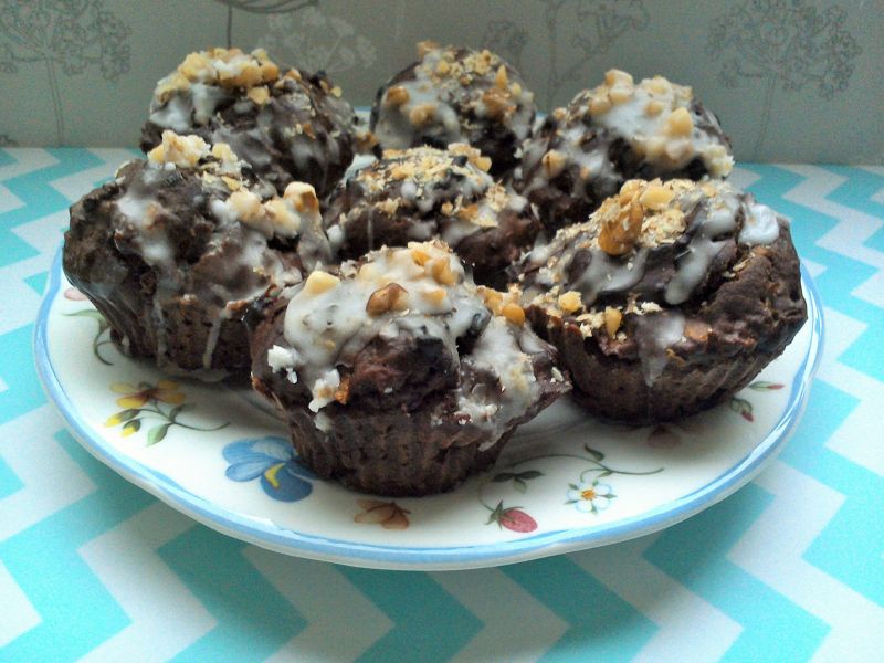 Babeczki kakaowe z jabłkiem i orzechami Babeczki kakaowe z jabłkiem i orzechami