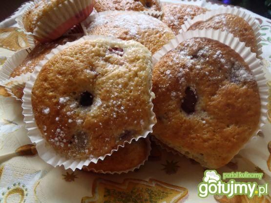 Babeczki muffinkowe z wiśniami.  Babeczki muffinkowe z wiśniami.
