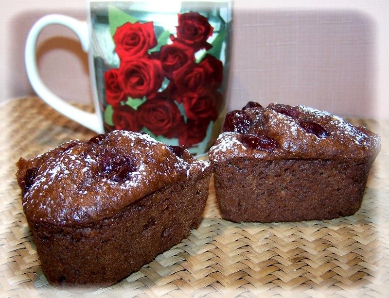 Babeczki naszpikowane wiśniami i czekoladą Babeczki naszpikowane wiśniami i czekoladą