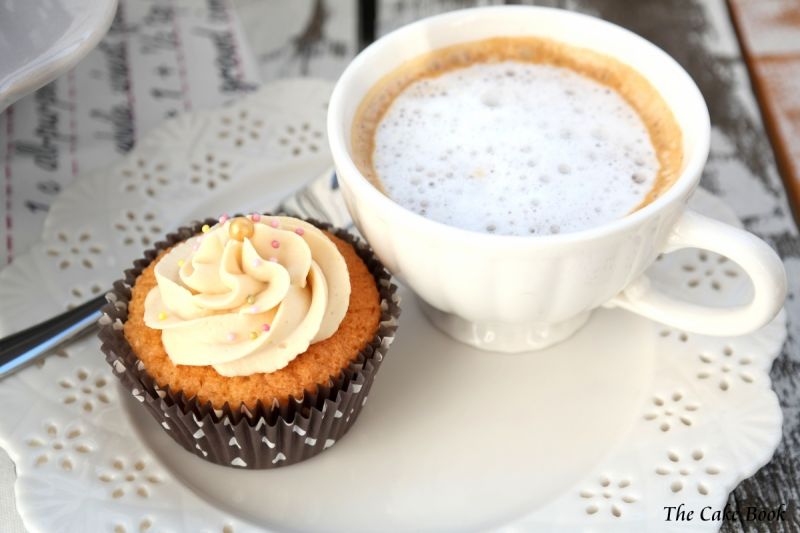 Babeczki omleciki z kremem karmelowym Babeczki omleciki z kremem karmelowym