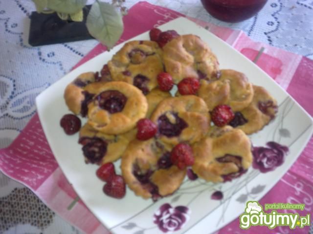 Babeczki orzechowo- truskawkowe Babeczki orzechowo- truskawkowe