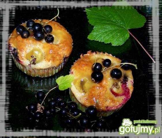 Babeczki owocowe glazurowane miodem Babeczki owocowe glazurowane miodem