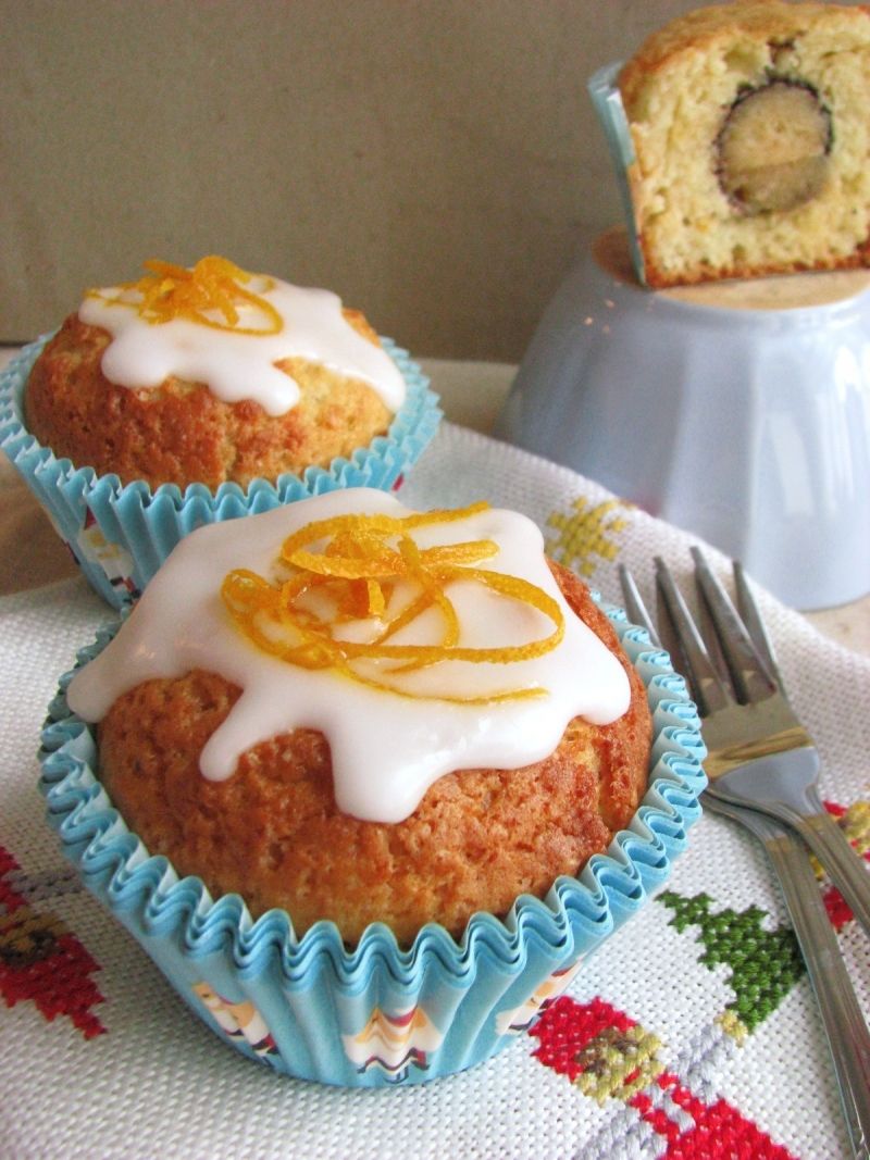 Babeczki pomarańczowe z marcepanową niespodzianką