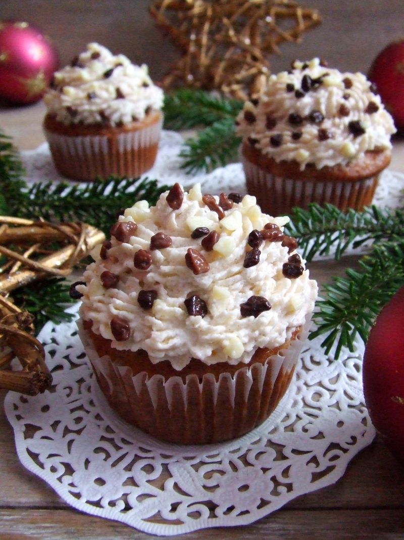 Babeczki pomarańczowo-piernikowe z kremem.