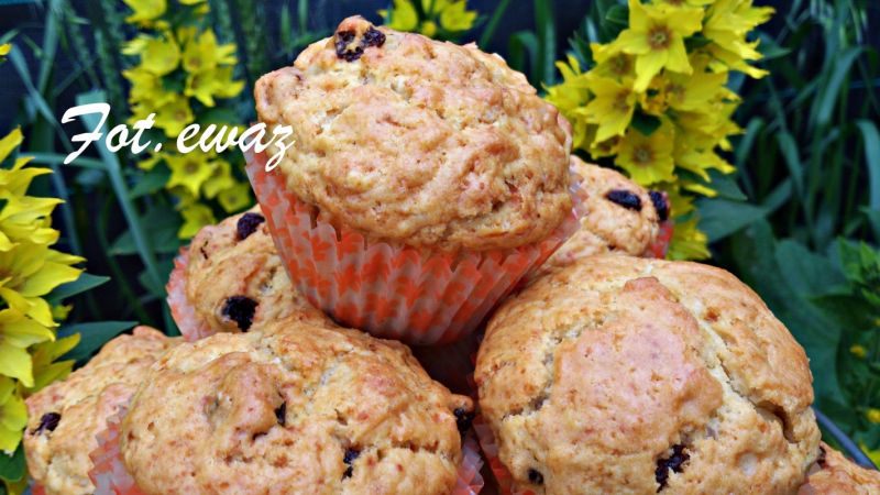 Babeczki rodzynkowo - migdałowe Babeczki rodzynkowo - migdałowe