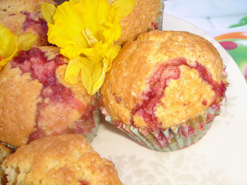 Babeczki śmietankowe z dżemem Babeczki śmietankowe z dżemem