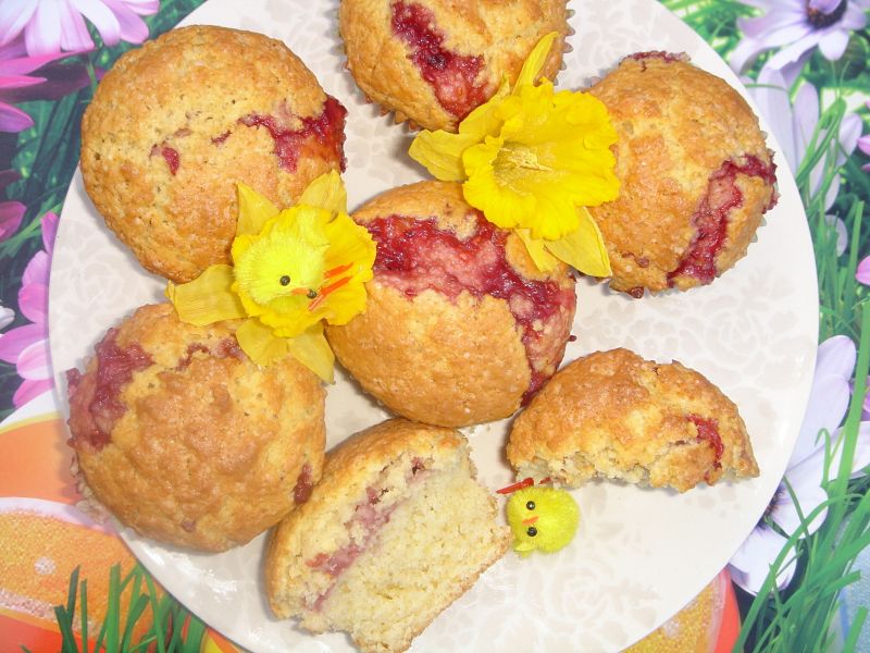 Babeczki śmietankowe z dżemem Babeczki śmietankowe z dżemem