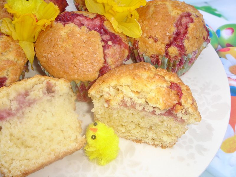 Babeczki śmietankowe z dżemem Babeczki śmietankowe z dżemem