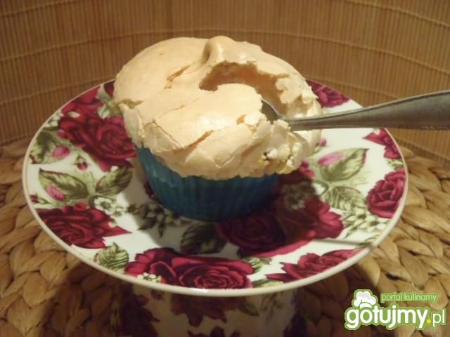 Babeczki z agrestem pod bezą