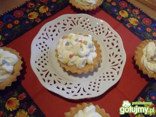 Babeczki z aksamitnym kremem  mascarpone Babeczki z aksamitnym kremem  mascarpone
