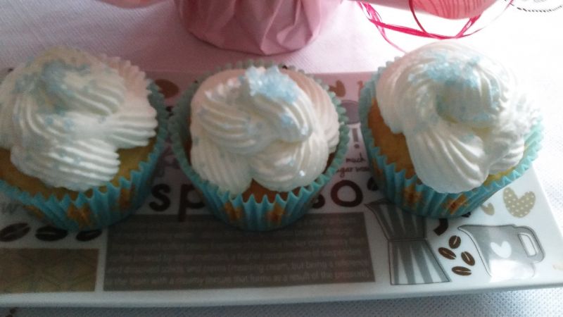 Babeczki z bitą śmietaną