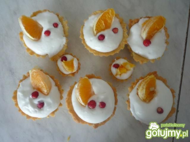 Babeczki z bitą śmietaną Babeczki z bitą śmietaną