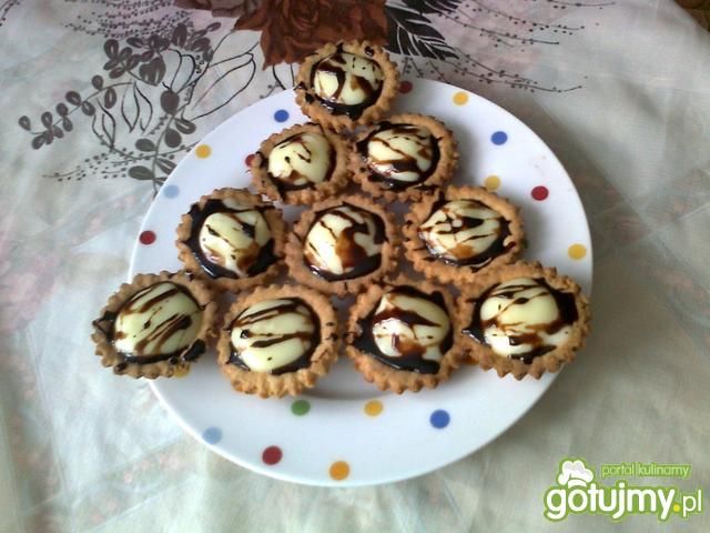 Babeczki z budyniem i czekoladą