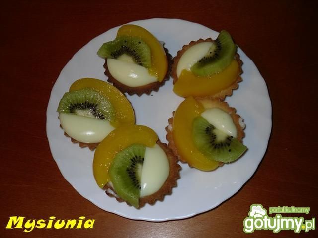 Babeczki z budyniem i owocami Mysiuni Babeczki z budyniem i owocami Mysiuni