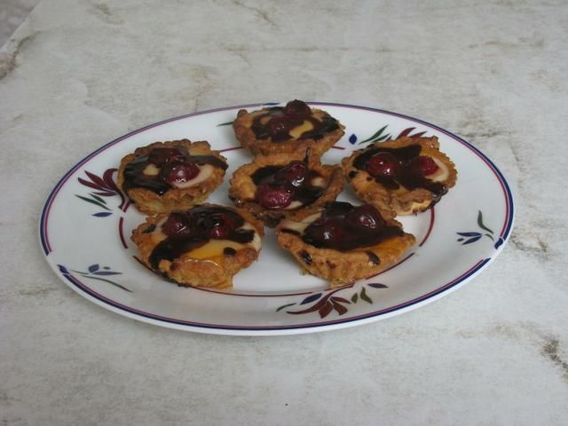 Babeczki z budyniem i wiśnienką