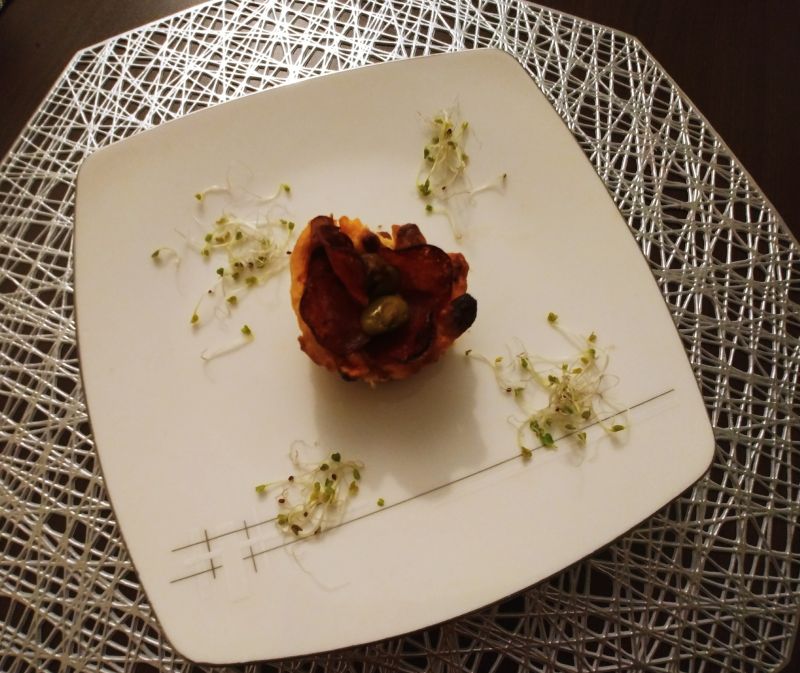 Babeczki z ciasta francuskiego na słono Babeczki z ciasta francuskiego na słono